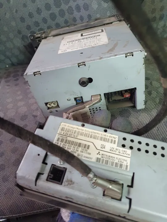 Mercedes-Benz OEM A2049007202 Autoradio - Gebruikt image 5