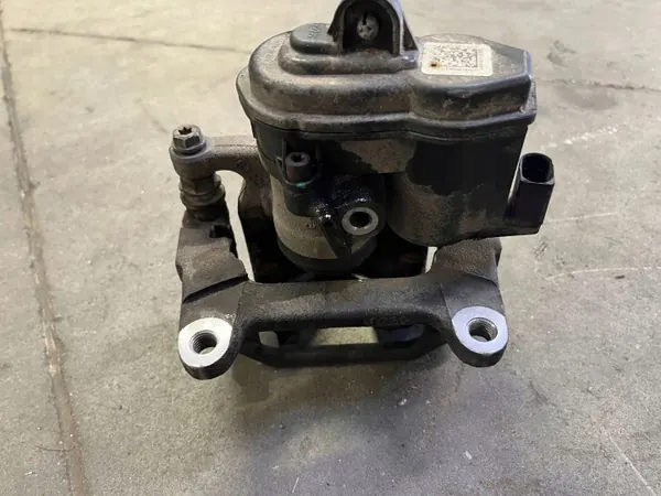 OEM Zaciskiq7tyl takajarrupuristin Audi A4 B9:lle image 4
