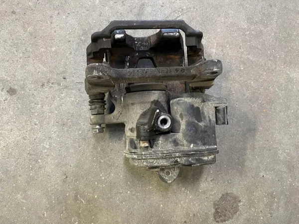 OEM Zaciskiq7tyl takajarrupuristin Audi A4 B9:lle image 9