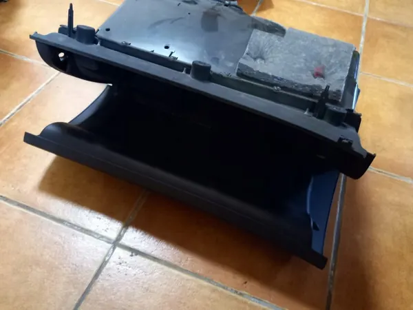 Guantelete pasajero Audi A4 B6 B7 OEM 8E1857035C image 4
