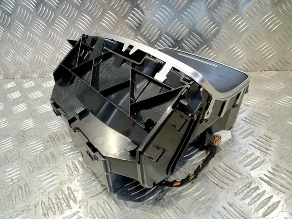 Porte-gobelet Mercedes C W205 OEM A2056801005 image 6