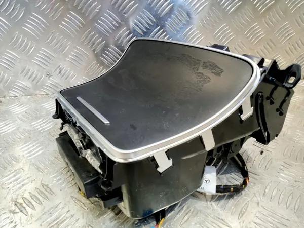 Porte-gobelet Mercedes C W205 OEM A2056801005 image 7