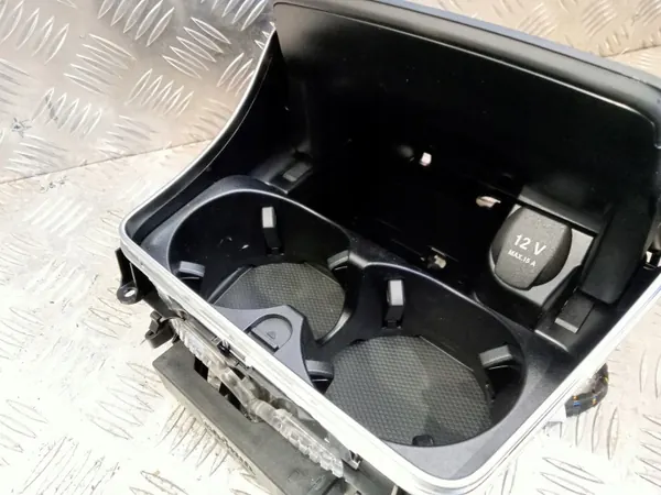 Porte-gobelet Mercedes C W205 OEM A2056801005 image 8
