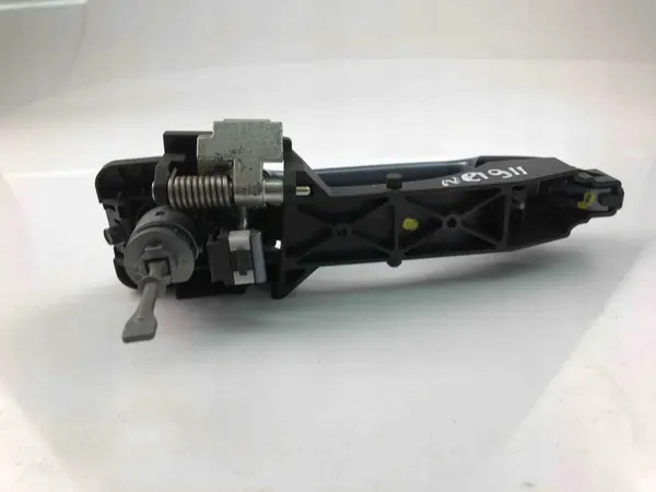 Kia Ceed Vasemman Etuoven Kahva Hopea image 4