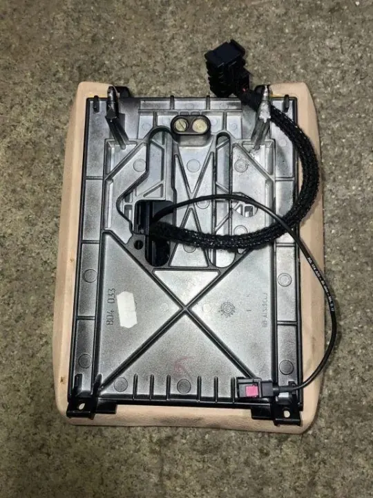 BMW E39 middenconsole armsteun OEM 804033 image 3