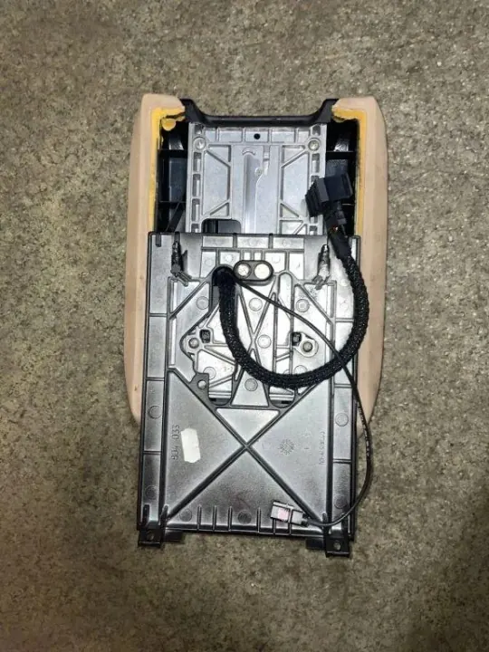 BMW E39 middenconsole armsteun OEM 804033 image 4