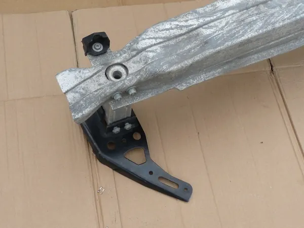 AUDI A6 C6 Etupuskuri Vahvistus 4F0807111E image 2