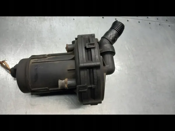 Toissijainen ilmapumppu OEM 01 Audi A3 8L:lle image 2