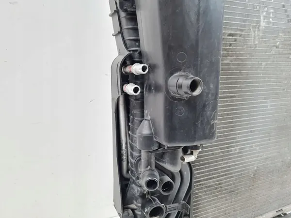 Radiador de refrigeración de agua BMW X5 E53 OEM 1439099 image 4