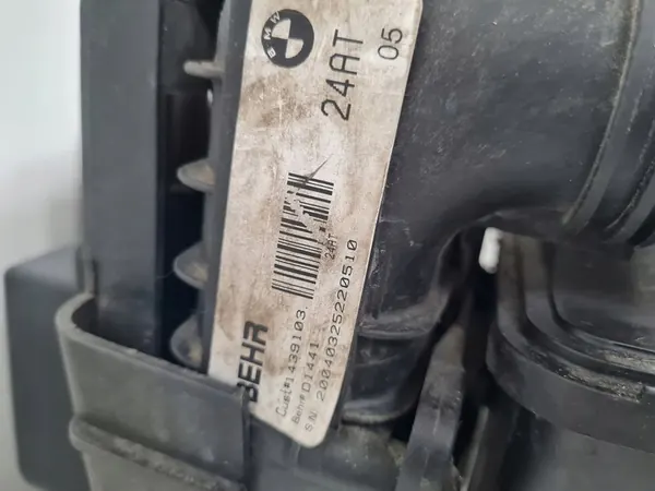 Radiador de refrigeración de agua BMW X5 E53 OEM 1439099 image 9