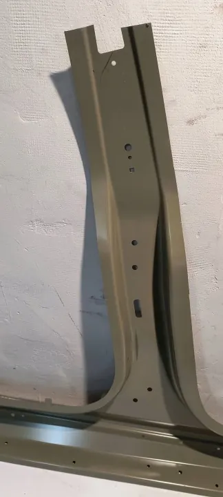 Tesla Model Y Tapeta de Umbral Izquierda Delantera - Usada image 10