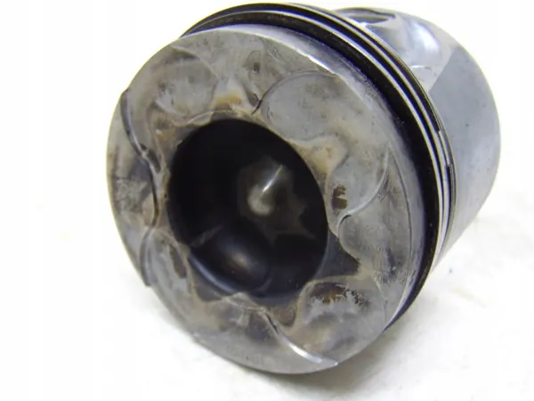 Piston 31303100 pour moteur Volvo D5 2.4L image 3