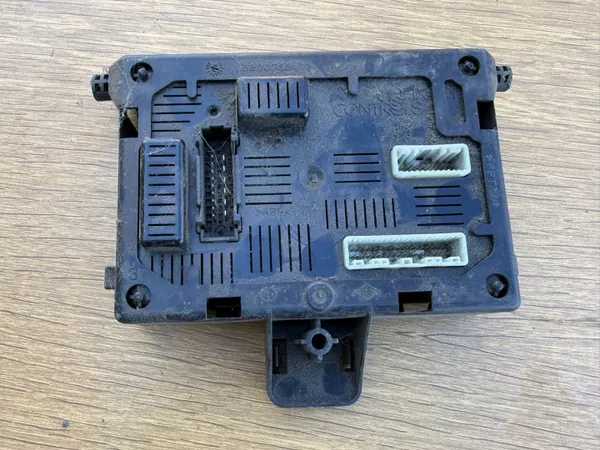 Module de commande Renault Clio III OEM 8200343732 image 3