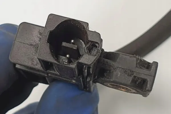 Sensor desgaste pastilhas travão traseiro OEM A2534400806 image 4