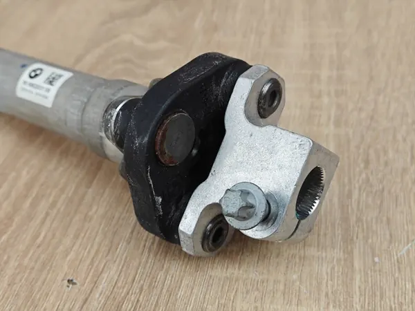 BMW Ohjauspylvään akseli OEM 6862031 - Käytetty image 3