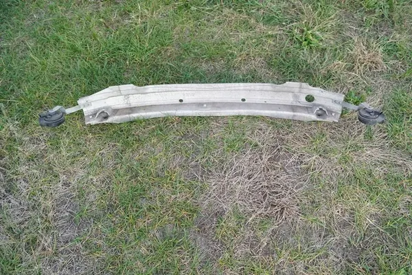 Etupuskuri Audi A4 B6 8E0807109C image 2