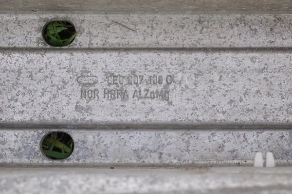 Etupuskuri Audi A4 B6 8E0807109C image 5