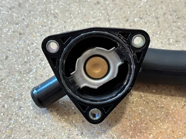 Termostato Lexus OEM LPV15949 - Estado usado image 7