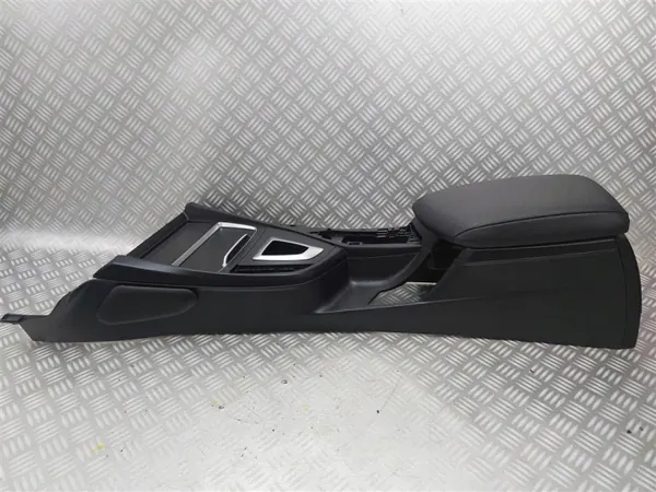 Mittkonsol armstöd OEM 83374101 BMW 2 F22 M240i image 2