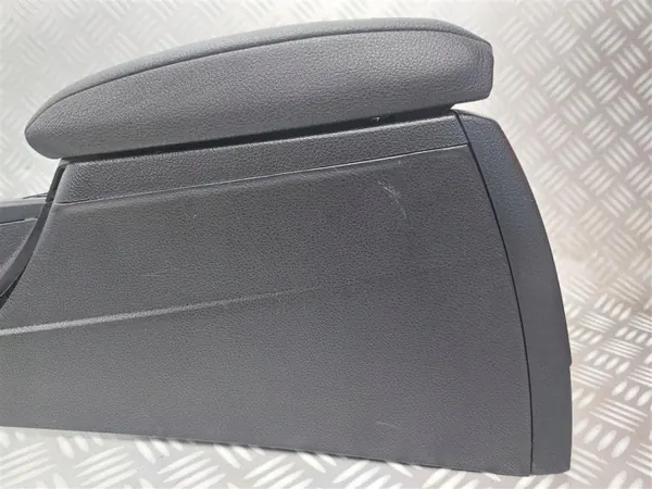 Mittkonsol armstöd OEM 83374101 BMW 2 F22 M240i image 3