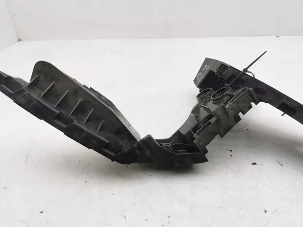 Volkswagen Golf VIII 2022 Suporte de para-choque traseiro esquerdo OEM image 2