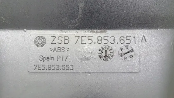 VW T5 Multivan Grill 2009-2015 OEM image 5