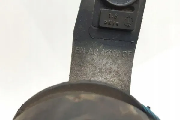 Moottorin kiinnike VOLVO V40 HATCHBACK 2.0L diesel image 2