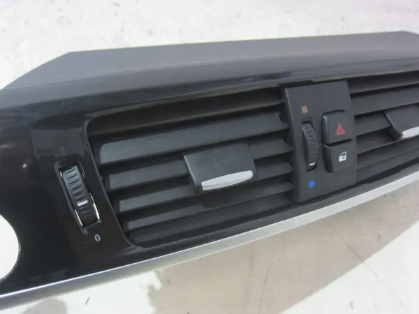OEM 9834645YGF7 BMW X3 F25/F26 Midden Luchtrooster image 3