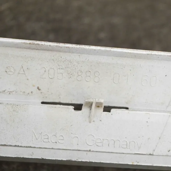 Grille supérieure Mercedes-Benz C W205 2016 image 6