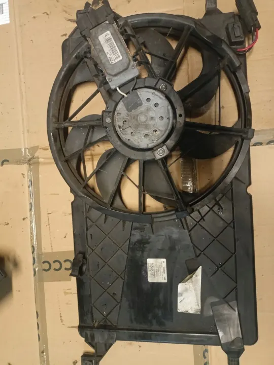 Ventilateur de radiateur OEM 3M5H-8C607-RJ Ford Focus II image 2