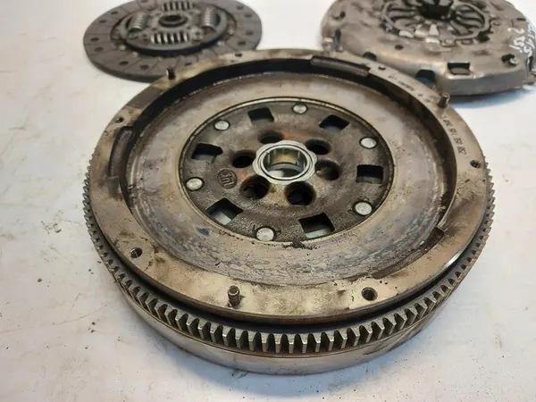 Volante bimassa Ford Tourneo Connect III MK3 05E105266C image 6