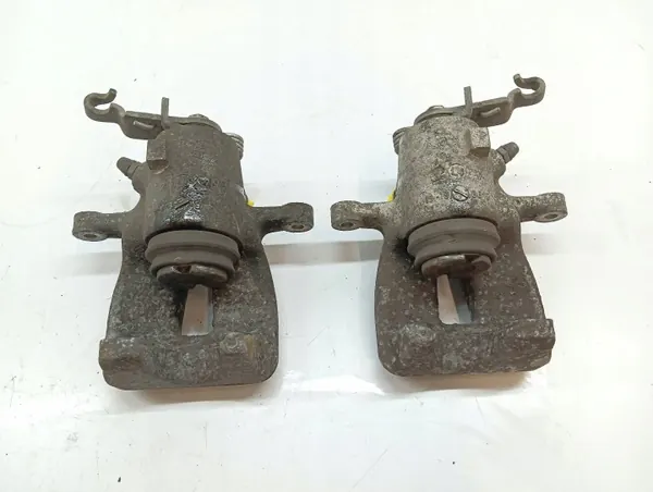 Remklauw links rechts achter Skoda Superb II 2008-2015 OEM image 4