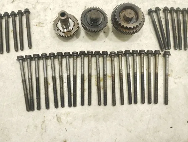 Audi A8 2015 Skruvset OEM 079109339AR image 4