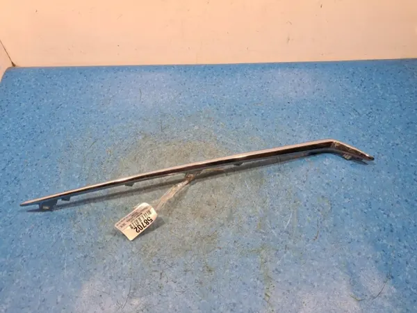 Toyota OE grille trim rechts OEM 53121-024607450 image 2