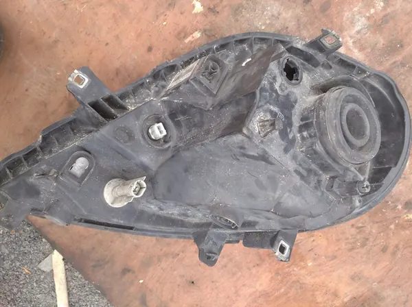 Reflector TYC 20-1099-35-2 izquierdo image 2