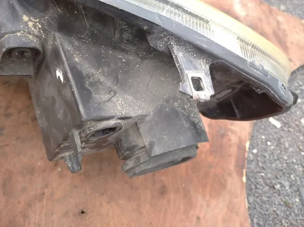 Reflector TYC 20-1099-35-2 izquierdo image 3