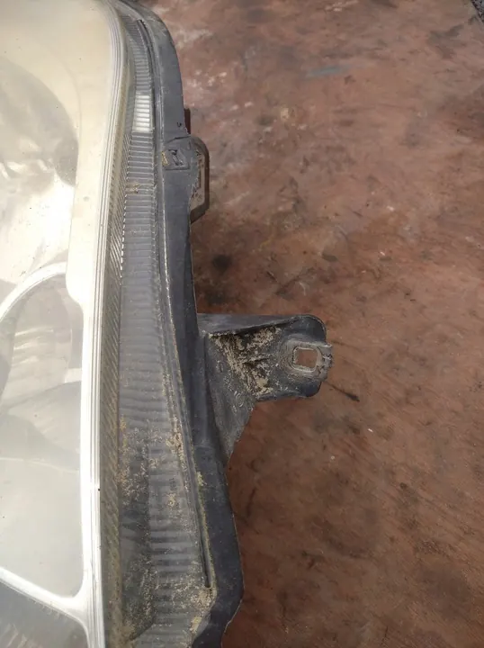 Reflector TYC 20-1099-35-2 izquierdo image 6