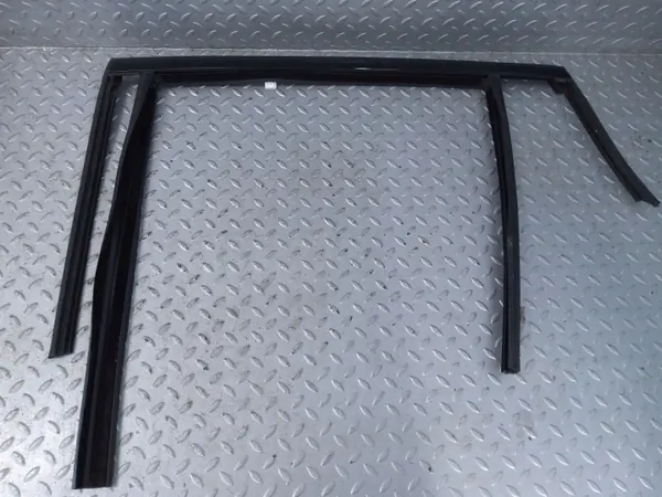 BMW X6 G06 Takaikkunan Lista Vasen OEM 7437808 image 2