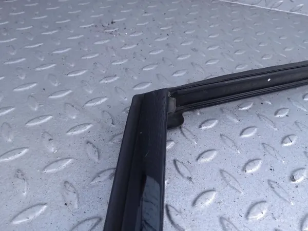 BMW X6 G06 Takaikkunan Lista Vasen OEM 7437808 image 5