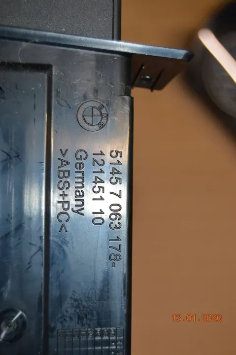 Porta-copos BMW OEM 7063178 para E60 UK image 4