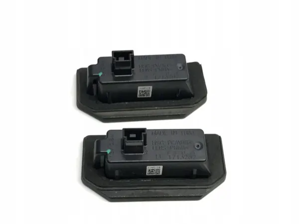 Tesla Model Y 2023 Kentekenverlichting OEM 171328200A image 5