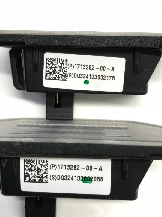 Tesla Model Y 2023 Kentekenverlichting OEM 171328200A image 8