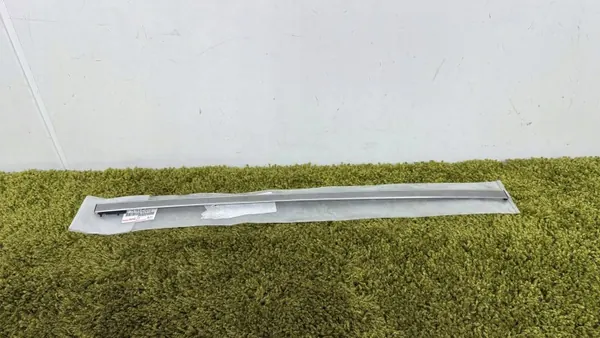 OEM 75764-42010 Linker Achterdeur Raamlijst Toyota image 2