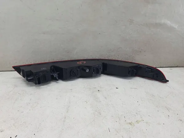 Luz trasera derecha Audi Q3 8U OEM 8U0945095D image 10