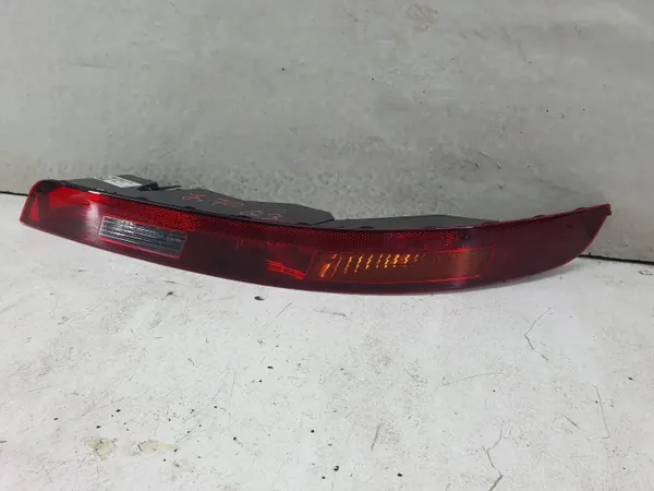 Luz trasera derecha Audi Q3 8U OEM 8U0945095D image 4