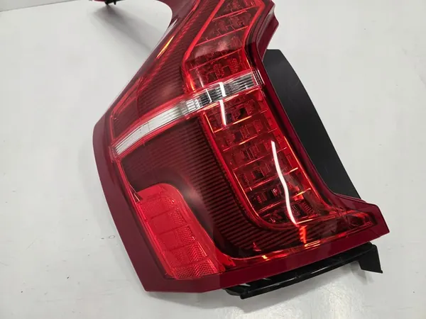 Luz trasera izquierda Volvo XC90 II image 2