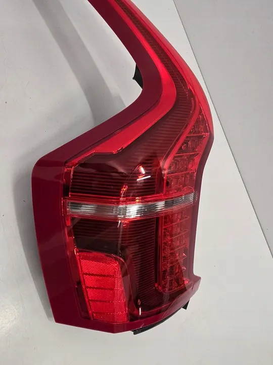 Luz trasera izquierda Volvo XC90 II image 4
