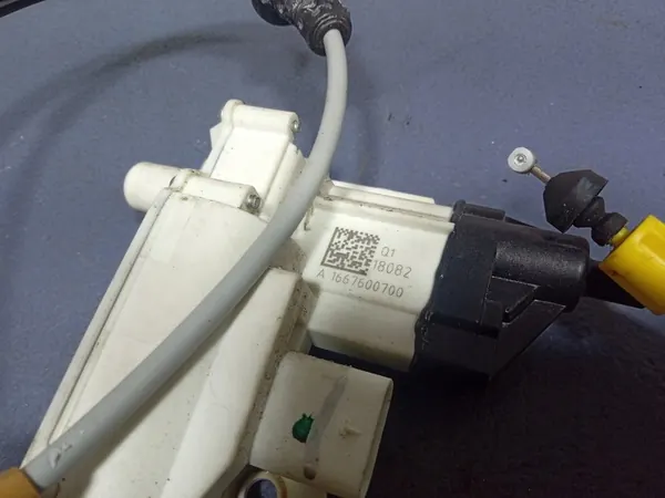 VÄNSTER FRAMDÖRRLÅS MERCEDES GLE W292 A0997200101 image 4