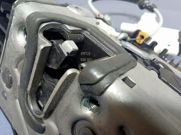 VÄNSTER FRAMDÖRRLÅS MERCEDES GLE W292 A0997200101 image 6