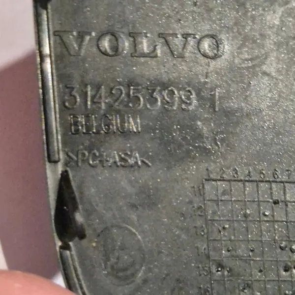 Volvo OE 31425399 Framstötdämpare Dragkrokstäck image 3
